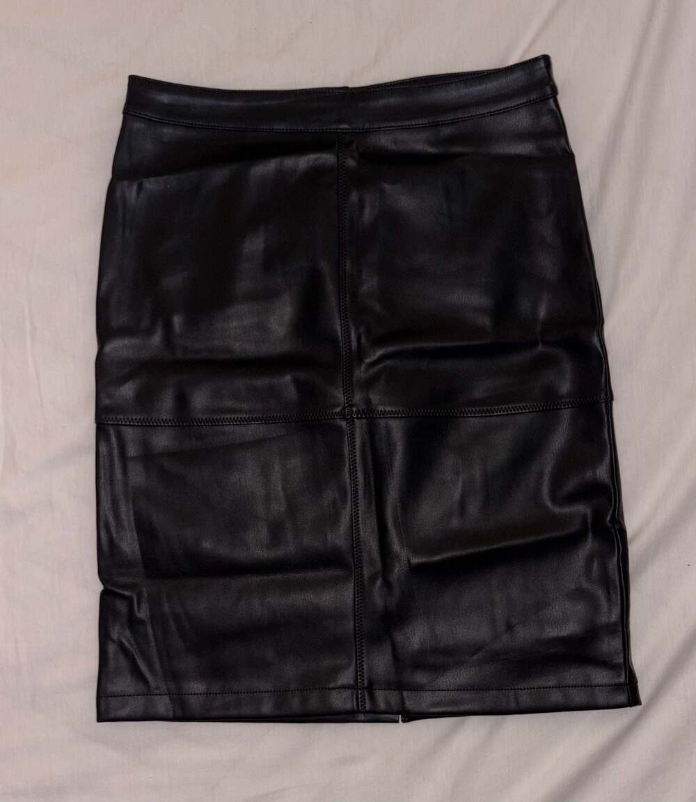 Fahsyee Black Faux Leather Pencil Skirt Size Medium NWT
